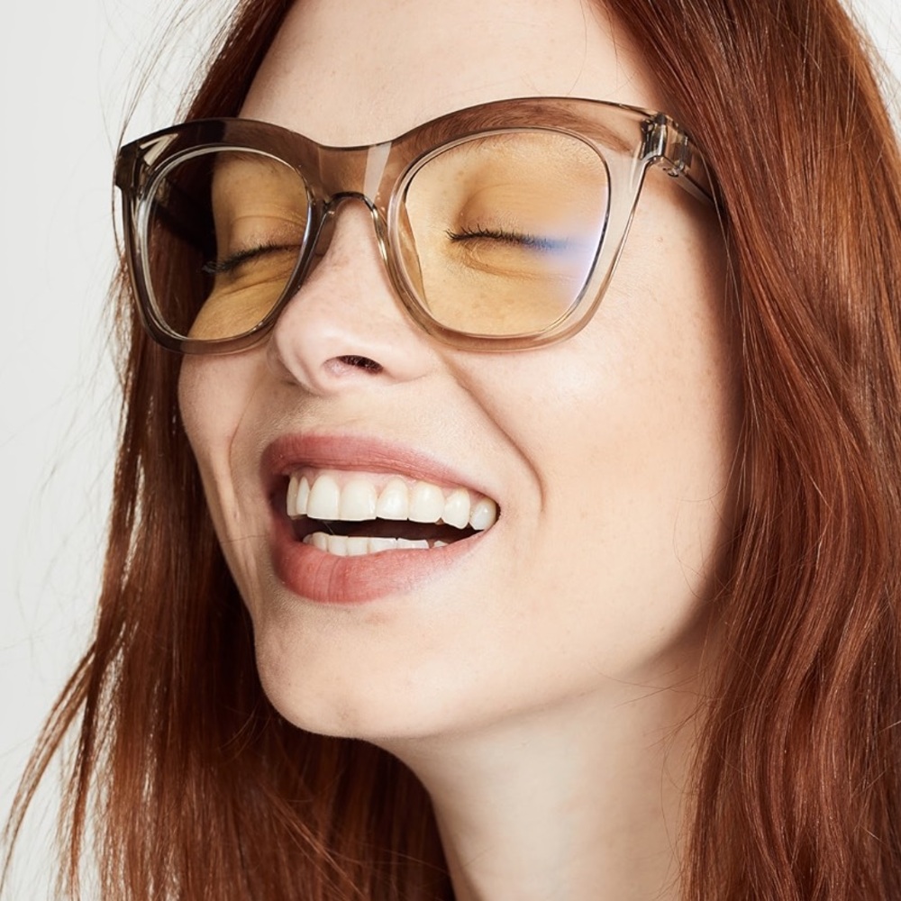 "Harlots Bed" blue light glasses in Tea